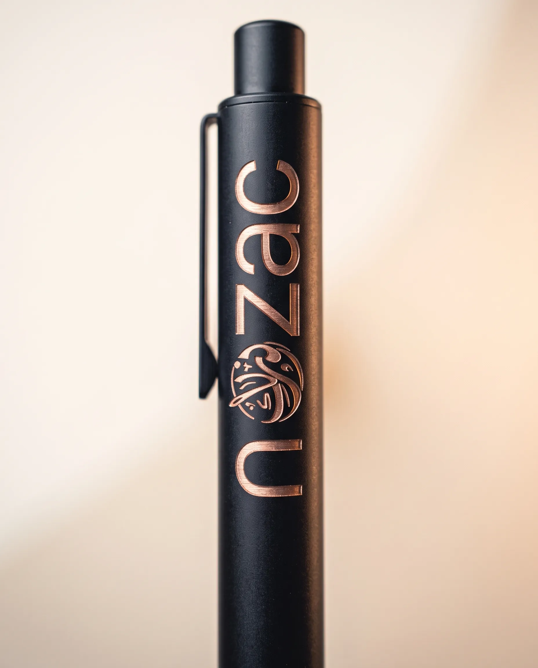 Stylo noir mat avec logo Nozac gravé en cuivre